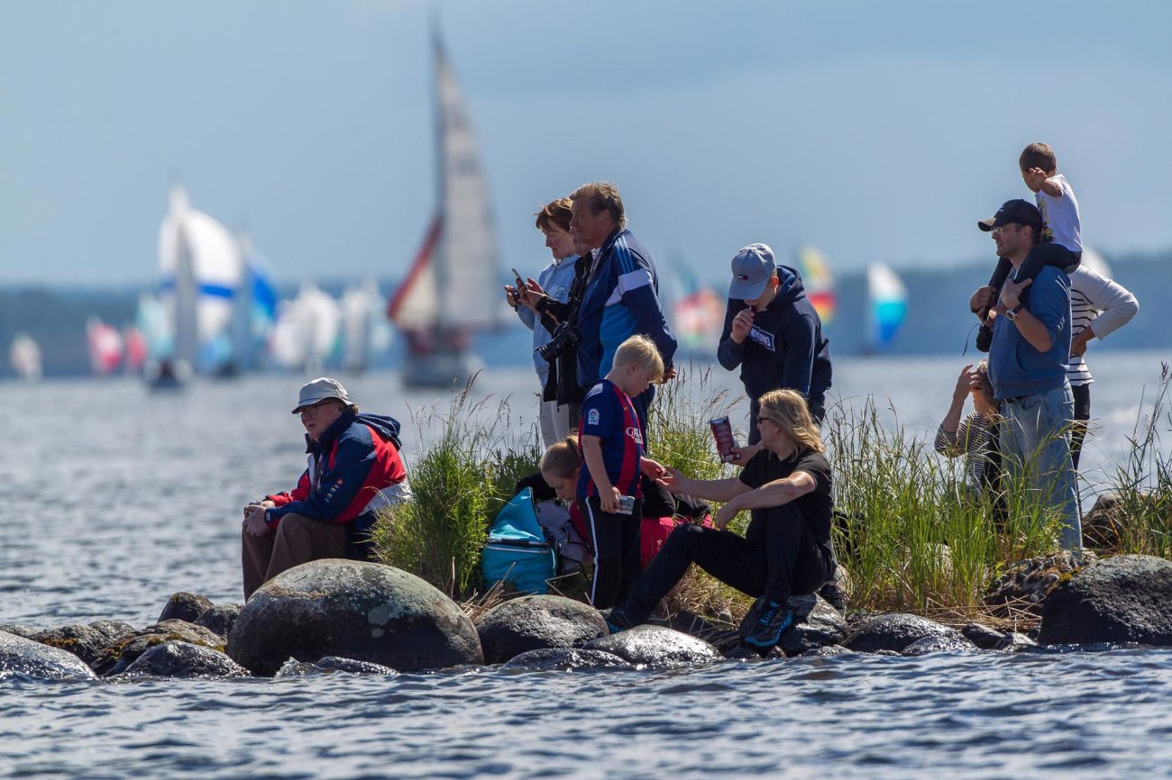 Päijännepurjehduksen yleisöä. Kuva: Pepe Korteniemi / Photex
